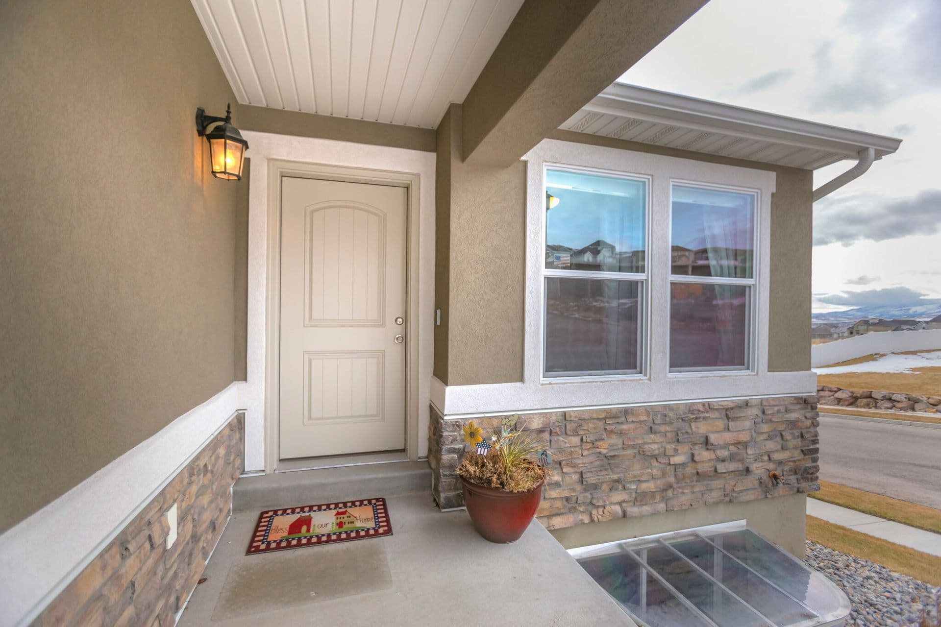protective-storm-door-oak-ridge-RJW-Exteriors